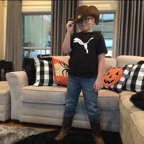 MEET YOUR POSHERINA - Picture 5 of 8